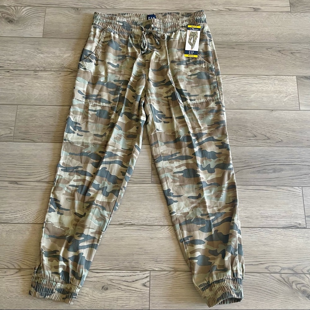 NWT Gap camo Tencel Jogger